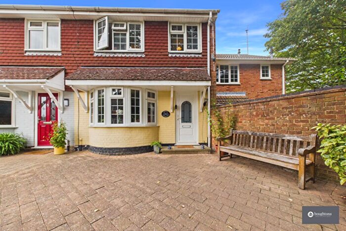 3 Bedroom Semi-Detached House For Sale In Small Crescent, Buckingham, MK18