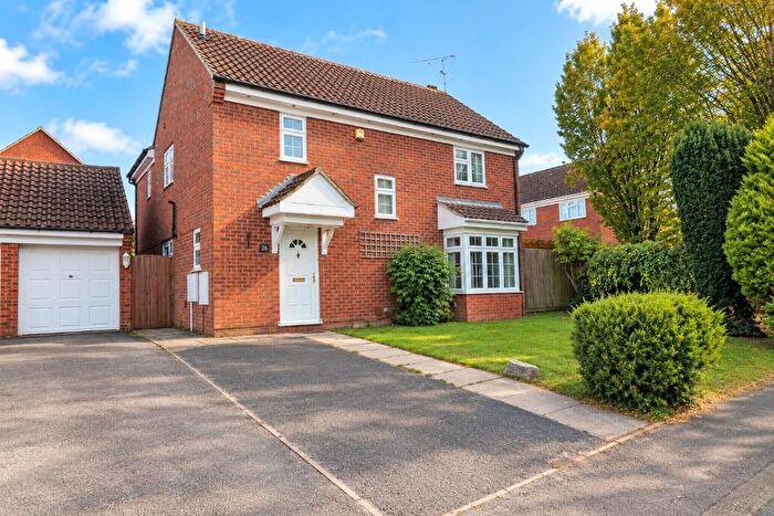 4 Bedroom Detached House For Sale In Langham Close, Luton, Bedfordshire, LU2