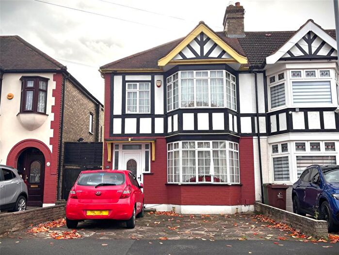 3 Bedroom End Of Terrace House For Sale In Havering Gardens, Chadwell Heath, RM6