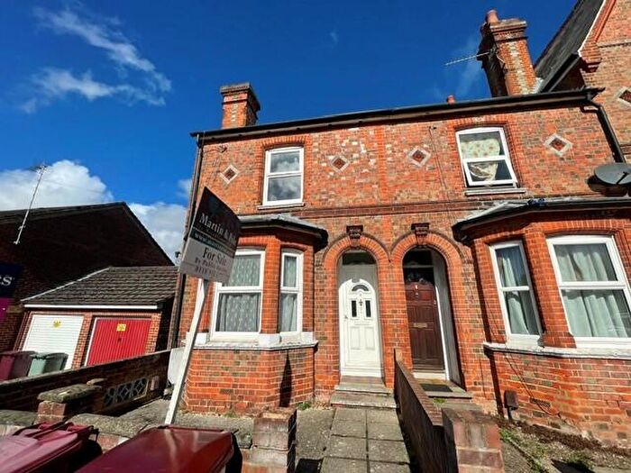 Semi-Detached House For Sale In Hagley Road, Reading, Berkshire, RG2