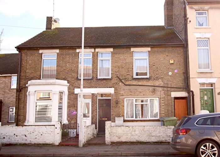 1 Bedroom Flat To Rent In Chalkwell Road, Sittingbourne, Kent, ME10