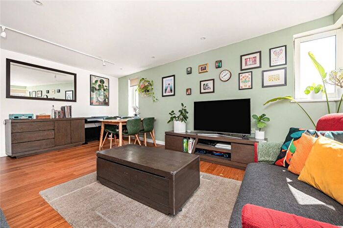 2 Bedroom Flat For Sale In Callington Mews, Twickenham, TW2