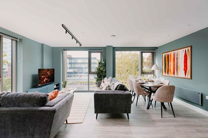 3 Bedroom Apartment To Rent In Aspen, Inkwell Place, Birmingham, B16