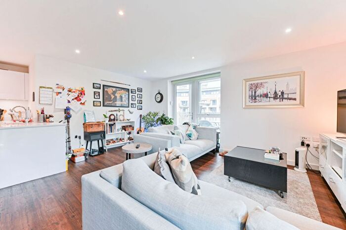 3 Bedroom Flat To Rent In Howard Road, Stanmore, HA7