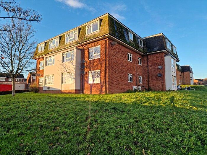 2 Bedroom Flat For Sale In Cheshire Road, Exmouth, EX8
