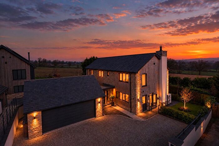 4 Bedroom Detached House For Sale In Cullompton, EX15