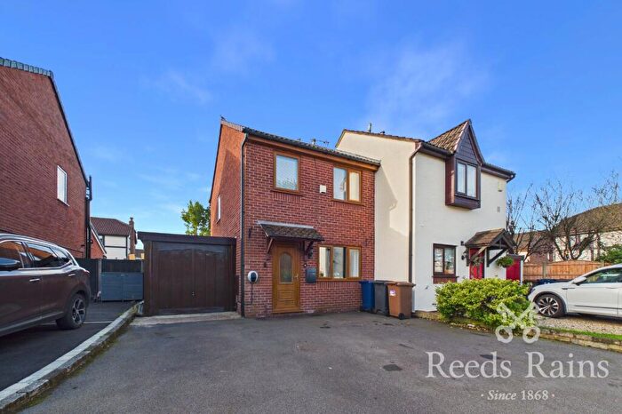 3 Bedroom Semi-Detached House For Sale In Fernleigh, Leyland, Lancashire, PR26