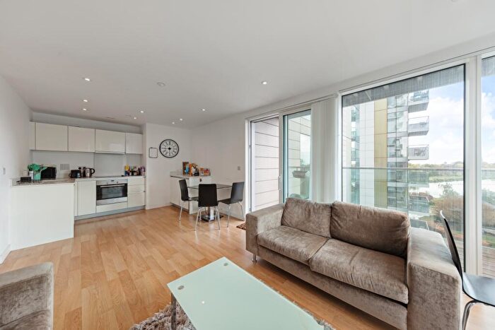 2 Bedroom Apartment For Sale In Woodberry Grove London, N4