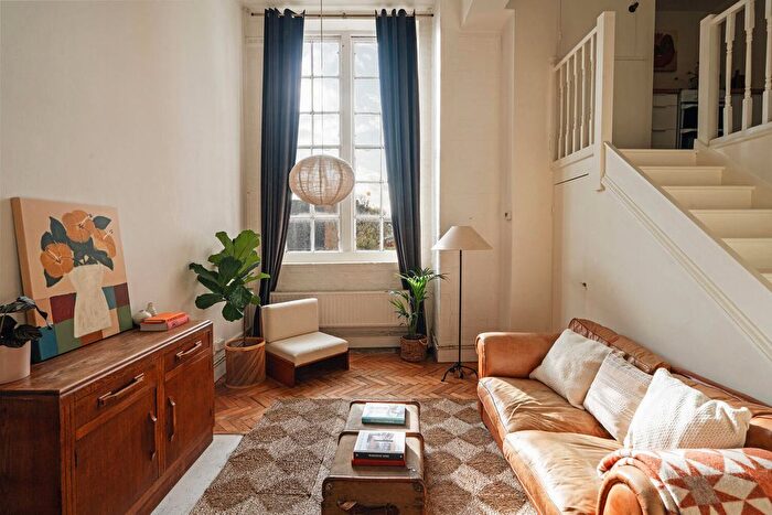 1 Bedroom Flat For Sale In Schoolbell Mews, London, E3