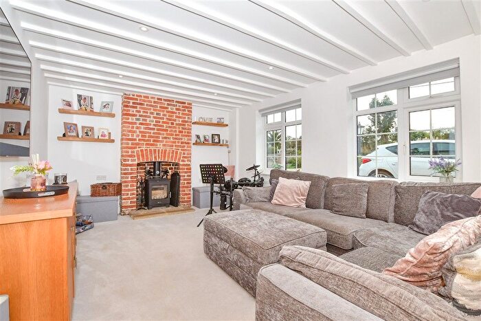 3 Bedroom Detached House For Sale In Maidstone Road, Tonbridge, Kent, TN11