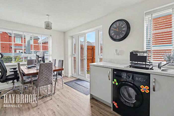 3 Bedroom Detached House For Sale In Railway Walk, Royston, S71
