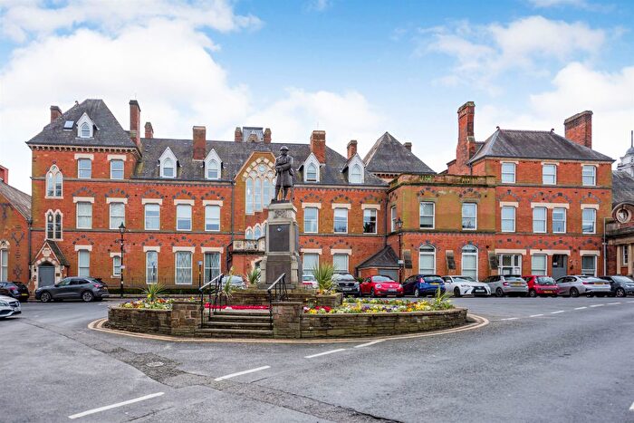2 Bedroom Flat To Rent In King Edwards Square, Sutton Coldfield, B73