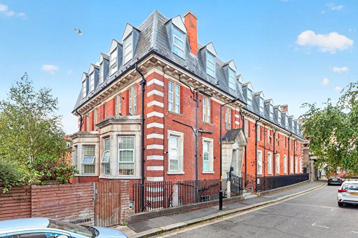 3 Bedroom Flat To Rent In Old Station House, Carter Place, London, SE17