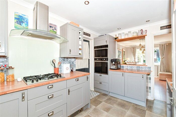 4 Bedroom Detached House For Sale In Hale Court, East Peckham, Tonbridge, Kent, TN12