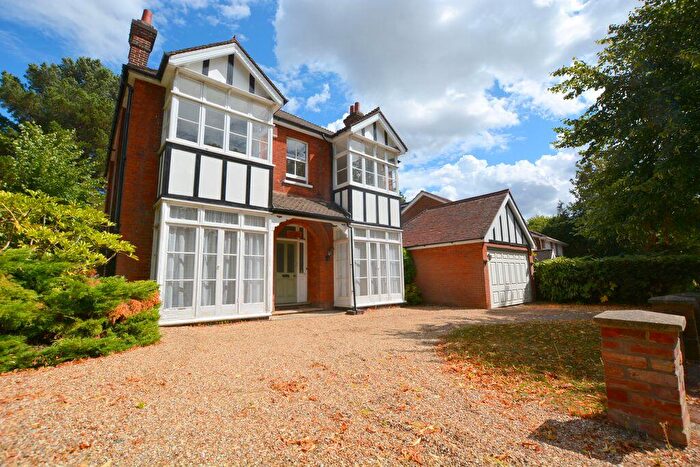5 Bedroom Detached House For Sale In Oakleigh Road, Hatch End, HA5