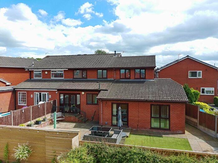 5 Bedroom Semi-Detached House For Sale In St James Close, Thornham, Rochdale, OL16