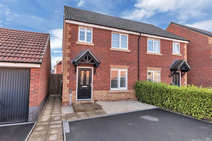3 Bedroom Semi-Detached House For Sale In Clemson Way, Weir Hill, Shrewsbury, Shropshire, SY2