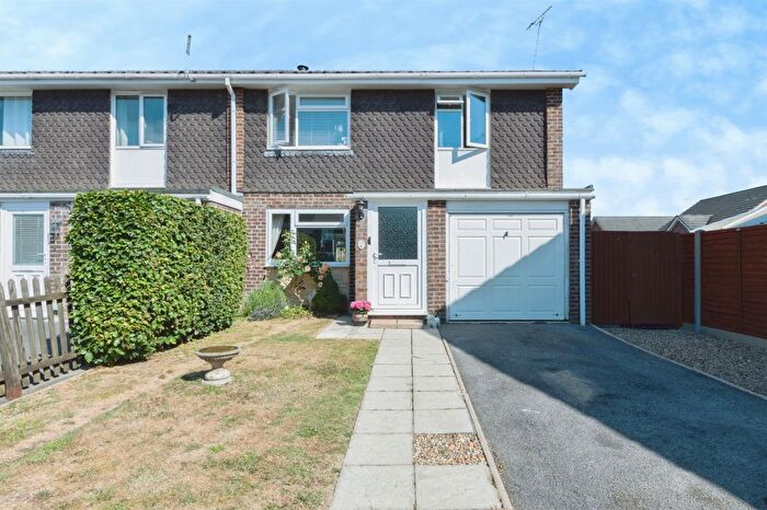 3 Bedroom Semi-Detached House For Sale In Alder Drive, Alderholt, Fordingbridge, SP6