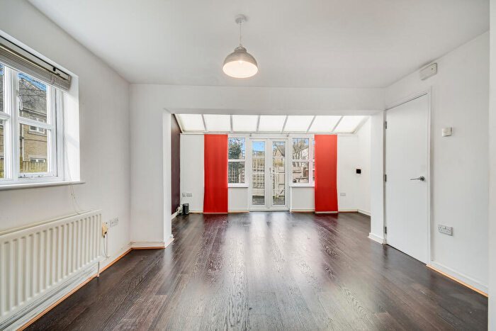 3 Bedroom End Of Terrace House For Sale In The Meades, Chelmsford, CM2