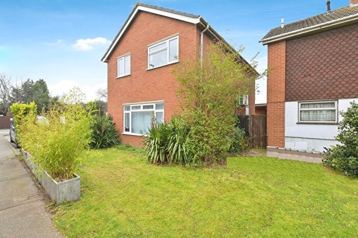 3 Bedroom Detached House For Sale In Pyecroft, Peterborough, PE1