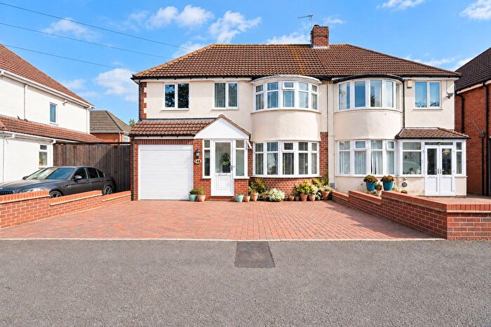 5 Bedroom Semi-Detached House For Sale In Benedon Road, Birmingham, B26
