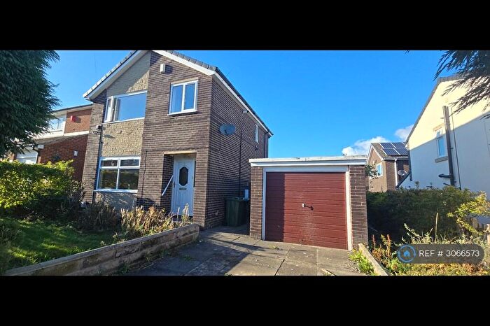 3 Bedroom Detached House To Rent In Rydal Drive, Huddersfield, HD5