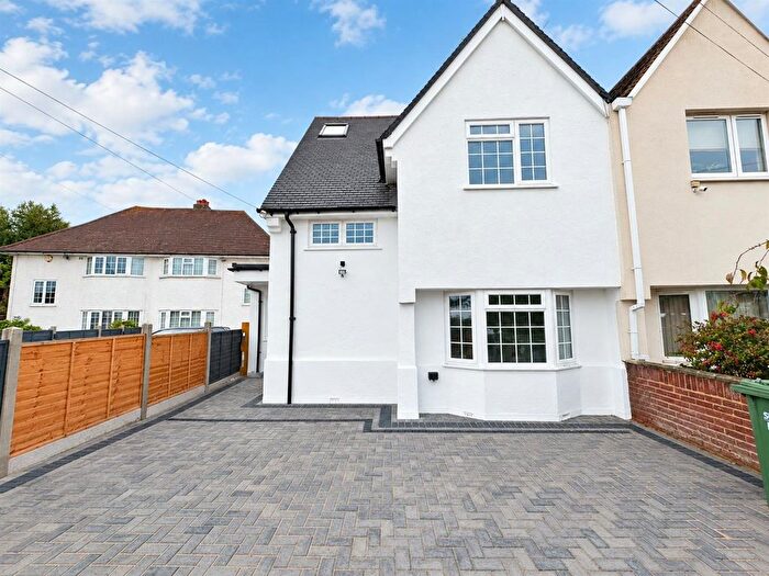 5 Bedroom Semi-Detached House For Sale In St. Georges Crescent, Slough, SL1
