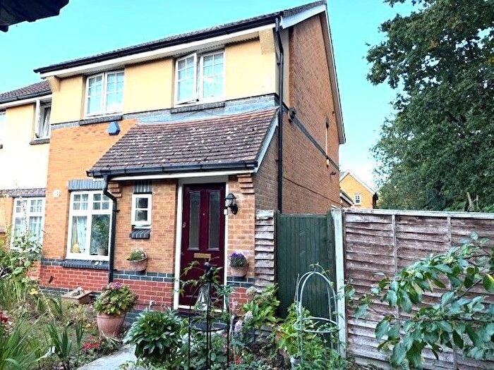 4 Bedroom Link Detached House To Rent In Avondale Gardens, Hounslow, TW4
