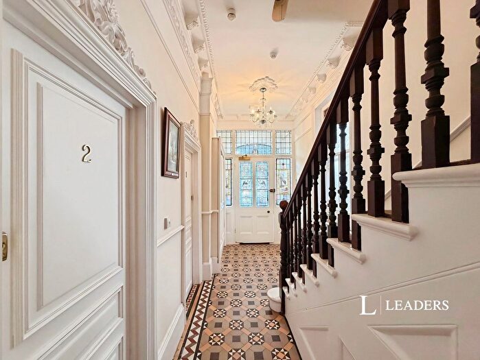 2 Bedroom Flat To Rent In Wilbury Villas, BN3
