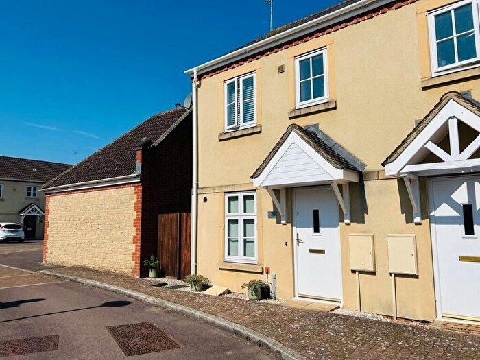 2 Bedroom End Of Terrace House For Sale In Treforest Close, Oakhurst, Swindon, SN25