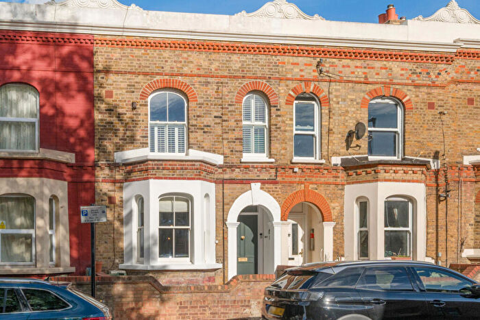 2 Bedroom Flat For Sale In Mayall Road, Herne Hill, London, SE24