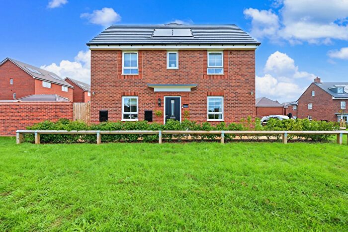 3 Bedroom Semi-Detached House For Sale In Vermilion Way, Ashlawn Gardens, Rugby, CV22