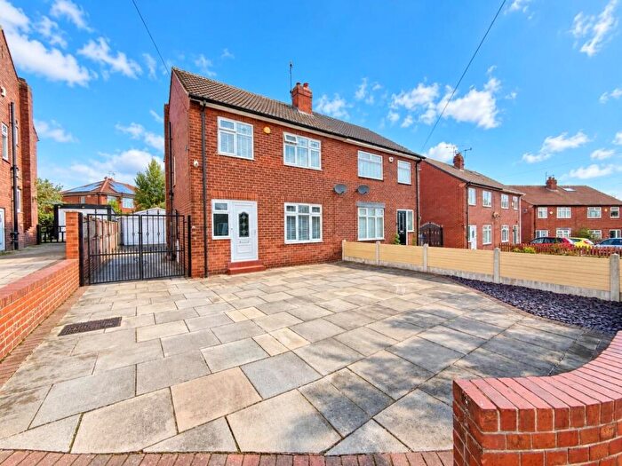 3 Bedroom Semi-Detached House For Sale In Kirkdale Gardens, Leeds, LS12