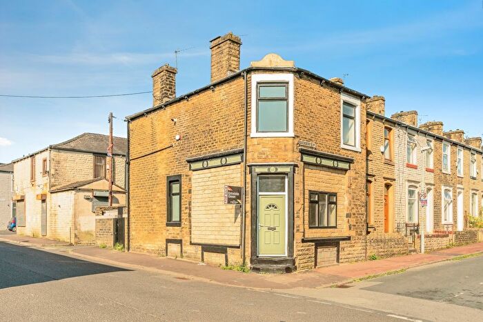 3 Bedroom End Of Terrace House For Sale In Queensberry Road, Burnley, Lancashire, BB11