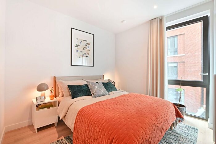 1 Bedroom Flat To Rent In Aviator Drive, Brent Cross, London, NW2