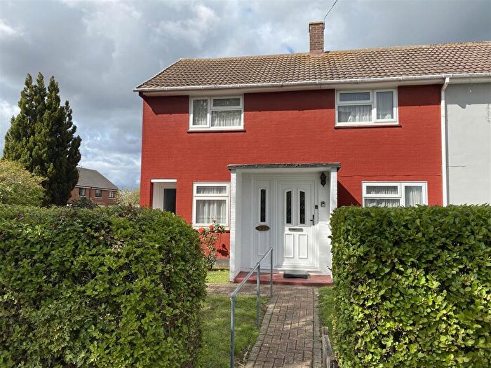 3 Bedroom Semi-Detached House For Sale In Somers Road, Welham Green, AL9