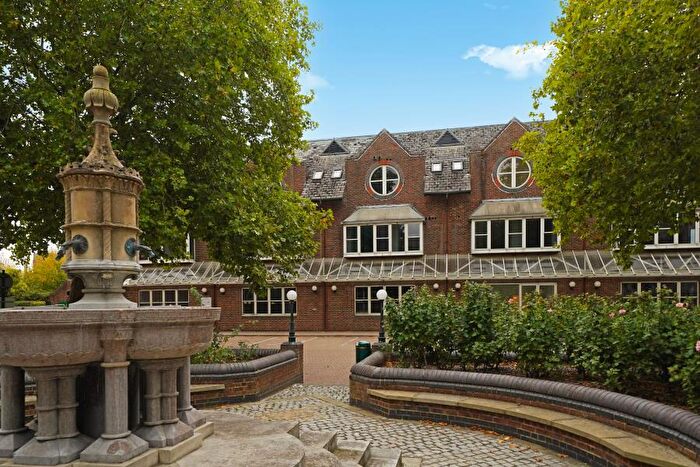 2 Bedroom Apartment To Rent In Victoria Square, St Albans, AL1