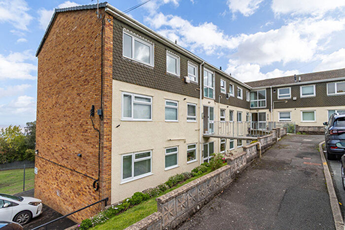 2 Bedroom Flat For Sale In Uppercliff Close, Penarth, CF64