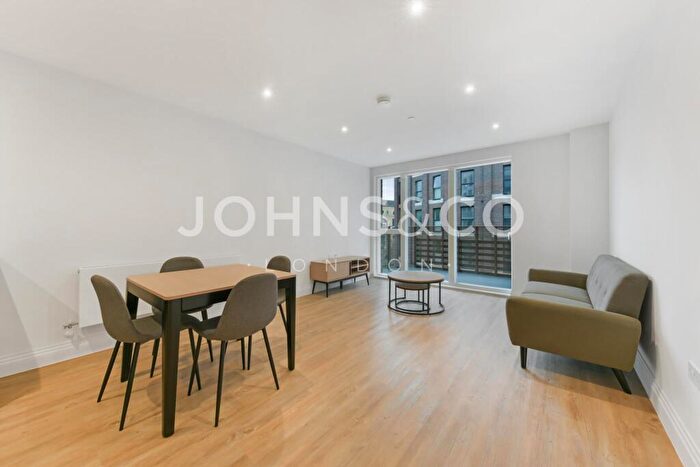 2 Bedroom Apartment To Rent In Huntley Wharf, Reading, London, RG1