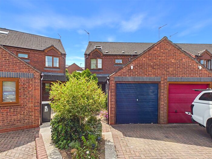 4 Bedroom Semi-Detached House For Sale In Edward Close, Worcester, Worcestershire, WR5