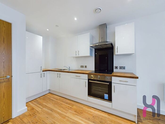 2 Bedroom Flat To Rent In Pomona Strand, Manchester, M16
