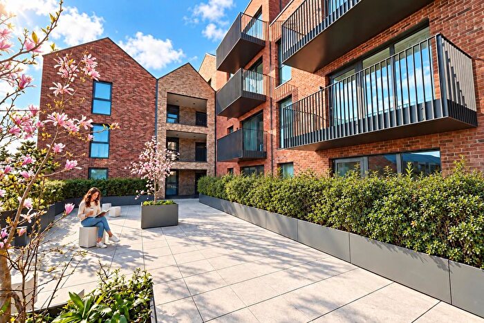 1 Bedroom Flat For Sale In Station Road North, Church Road, Egham, TW20