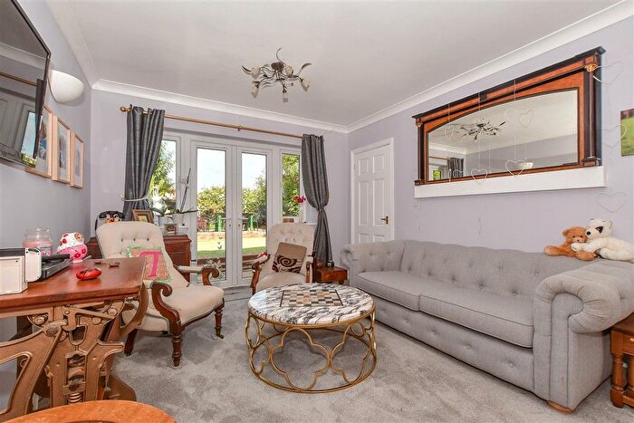 4 Bedroom Chalet For Sale In Dorothy Avenue, Cranbrook, Kent, TN17
