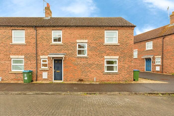 3 Bedroom End Terrace House To Rent In Arncott Way, Aylesbury, HP19