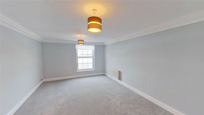 2 Bedroom Flat To Rent In East London Street, Edinburgh, EH7