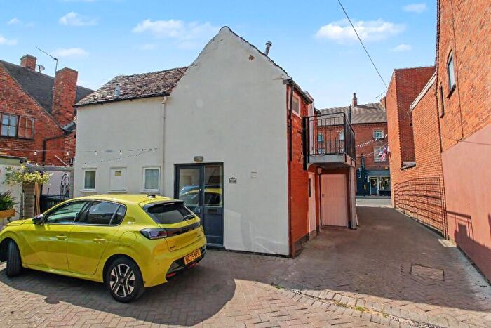 2 Bedroom Apartment For Sale In High Street, Alcester, Warwickshire, B49
