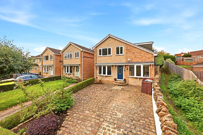 3 Bedroom Detached House For Sale In Springbank Close, Farsley, LS28