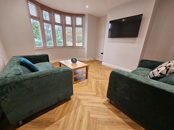 2 Bedroom House To Rent In Greysheils Avenue, Headingley, Leeds, LS6