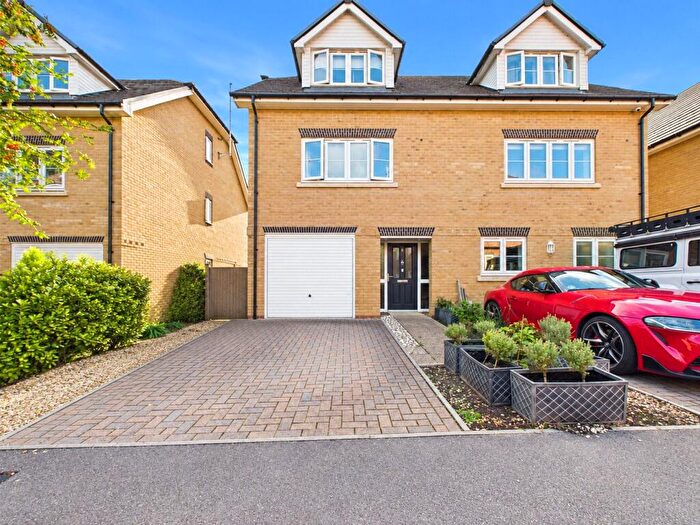3 Bedroom Semi-Detached House For Sale In Martin Cooper Close, Caversham, Reading, Berkshire, RG4