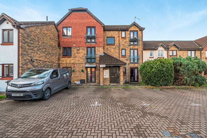 2 Bedroom Flat For Sale In Castilian Mews, Shaw, Swindon, SN5